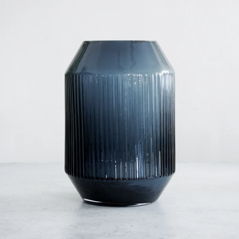 Große blaue Glasvase